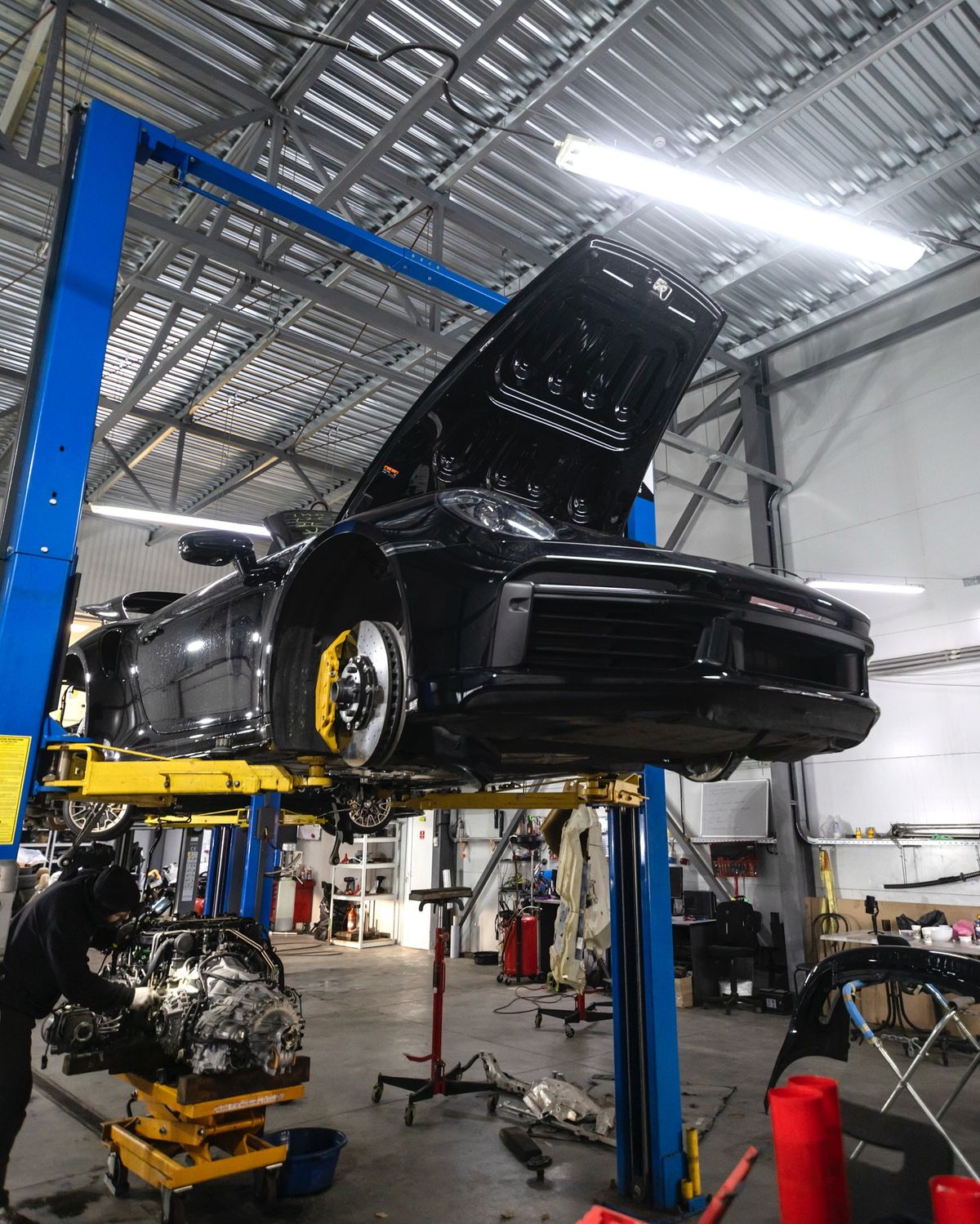 Felgi i hamulce — detal i czystość